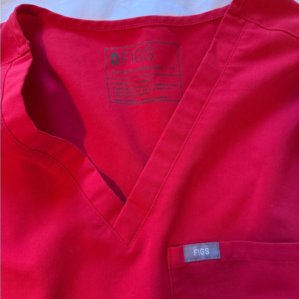Figs Catarina One Pocket Scrub Top Red - Picture 3 of 3